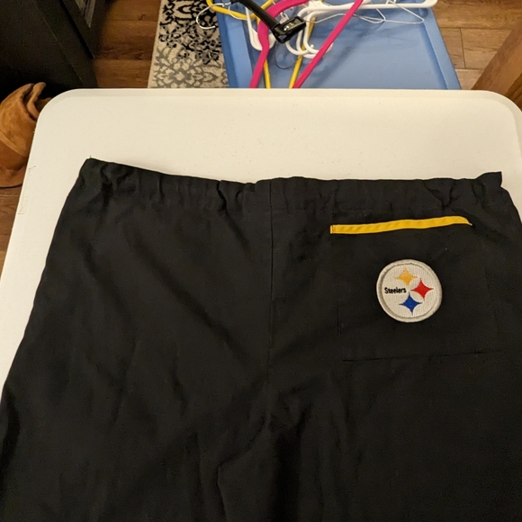 NFL Team- Pittsburgh Steelers scrub set - Picture 10 of 12